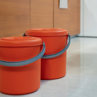 Pattumiera  Eureka con coperchio rosso lt 25 Stefanplast