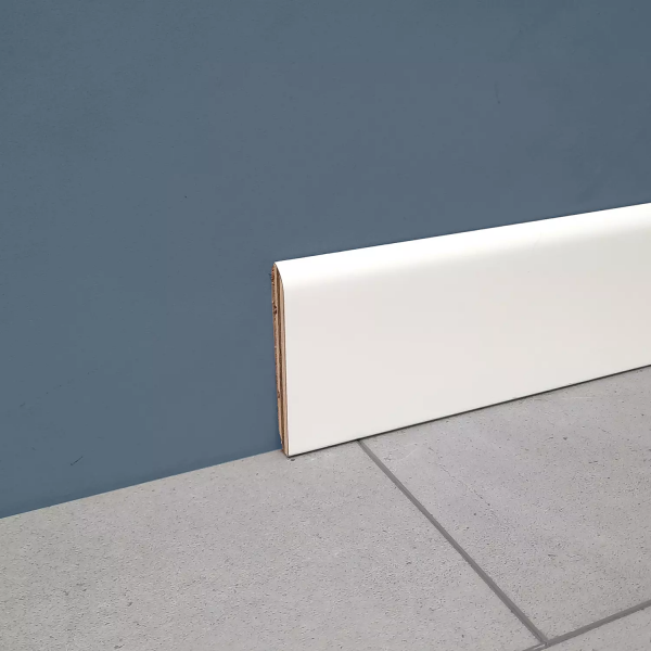 Battiscopa impiallacciato tanganica testa piatta 80X10  mm bianco 2.4mt 